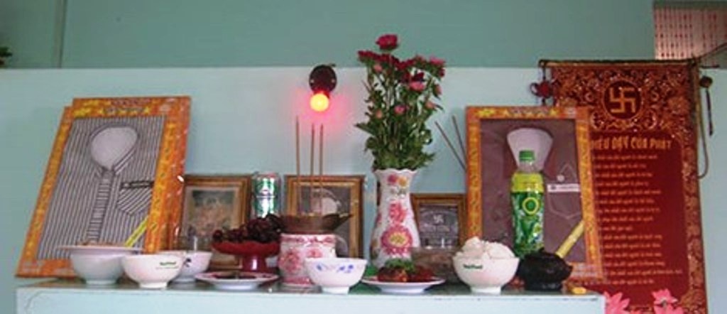 Bàn thờ Gia tiên một gia đình ở Sài Gòn.