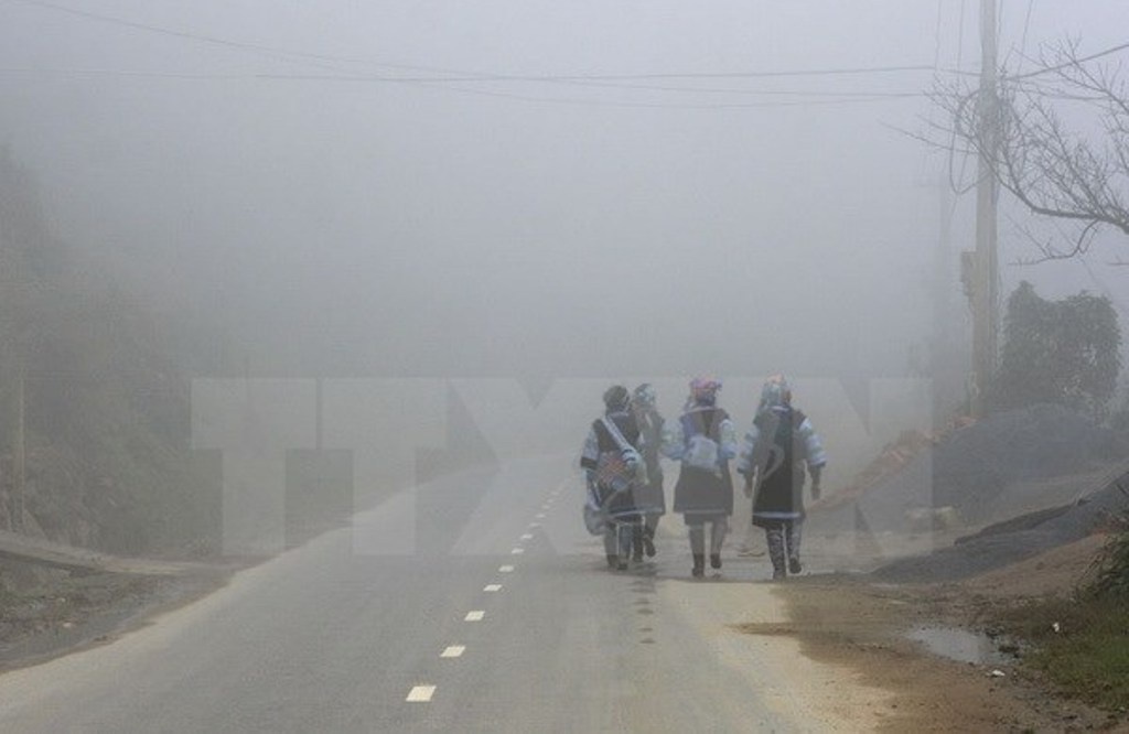 Dem Giao thua mien Bac co mua nho, Nam va Trung Bo mat me hinh anh