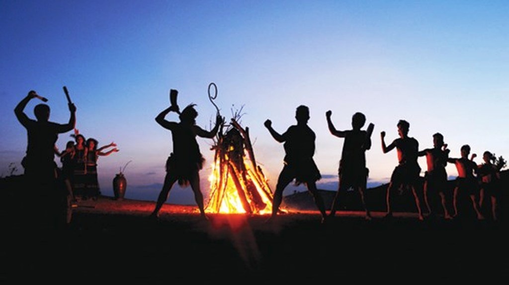 Đêm hội cồng chiêng.