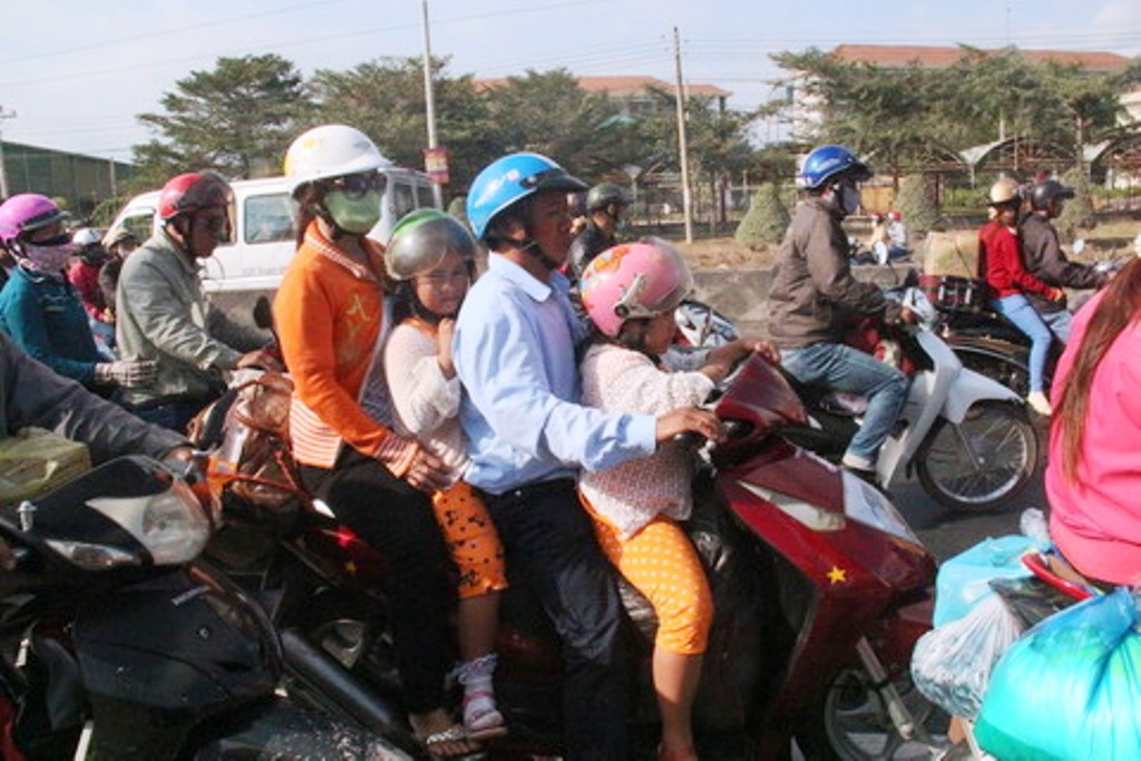 Tranh mung 5, dong nguoi do ve TP HCM som hinh anh