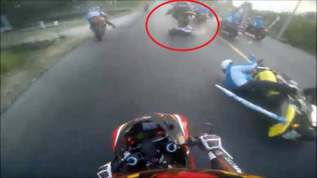 'Moto can qua nan nhan co the chay hon 100 km/h' hinh anh