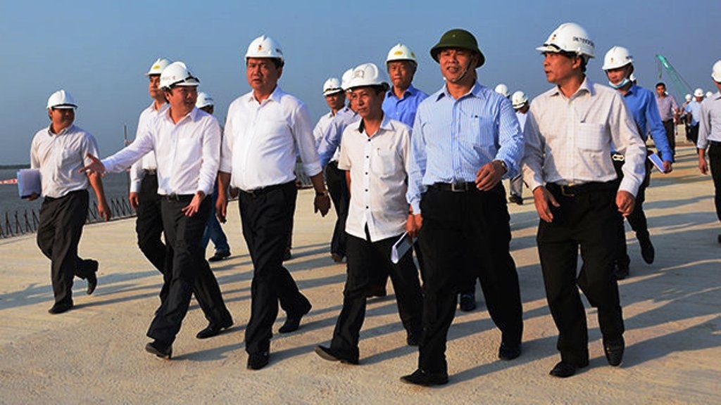 Bo truong Thang truy nha thau: 'Thi cong kieu gi the?' hinh anh