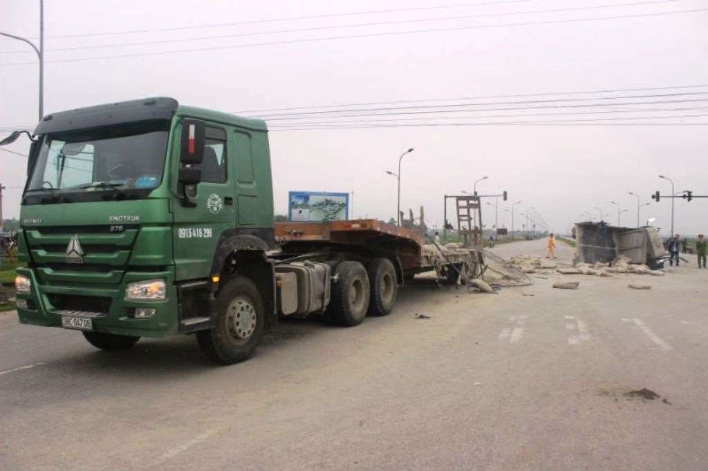 Hiện trường vụ tai nạn giao thông nghiêm trọng.