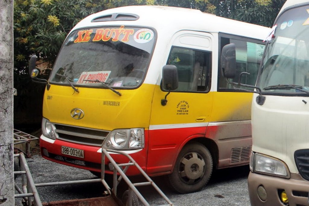 Bat 'xe buyt' gia nhoi nhet khach hinh anh