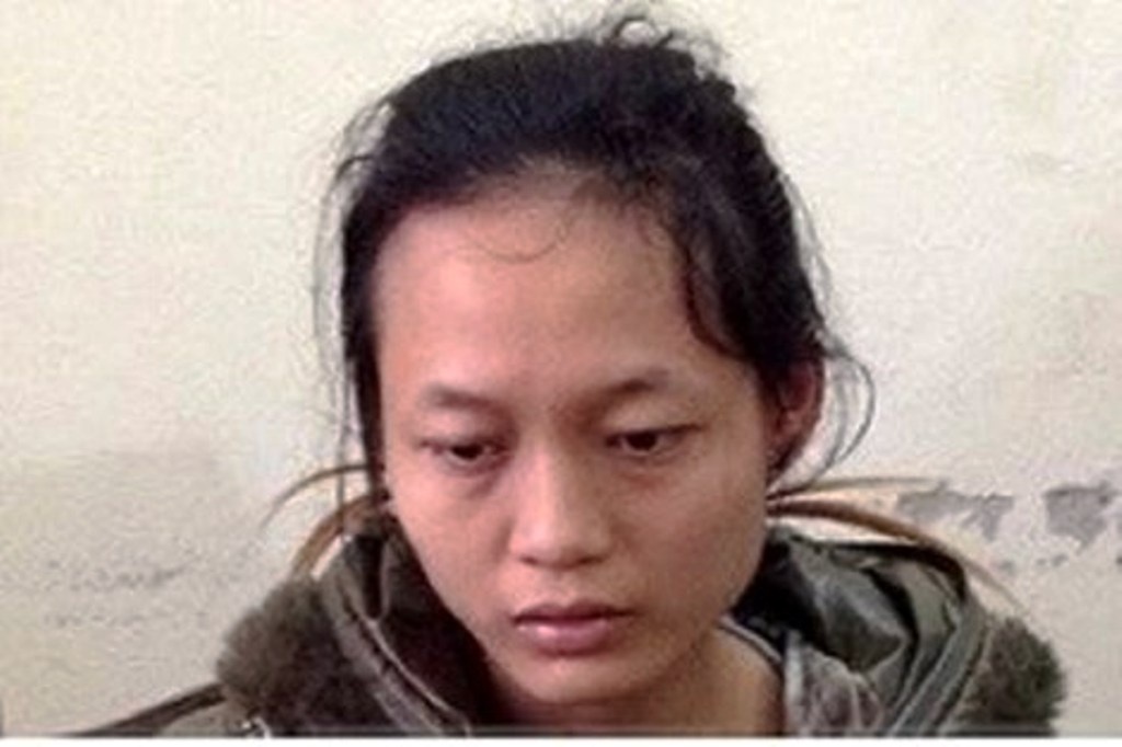 Loi khai cua co ruot nem chau xuong gieng hinh anh