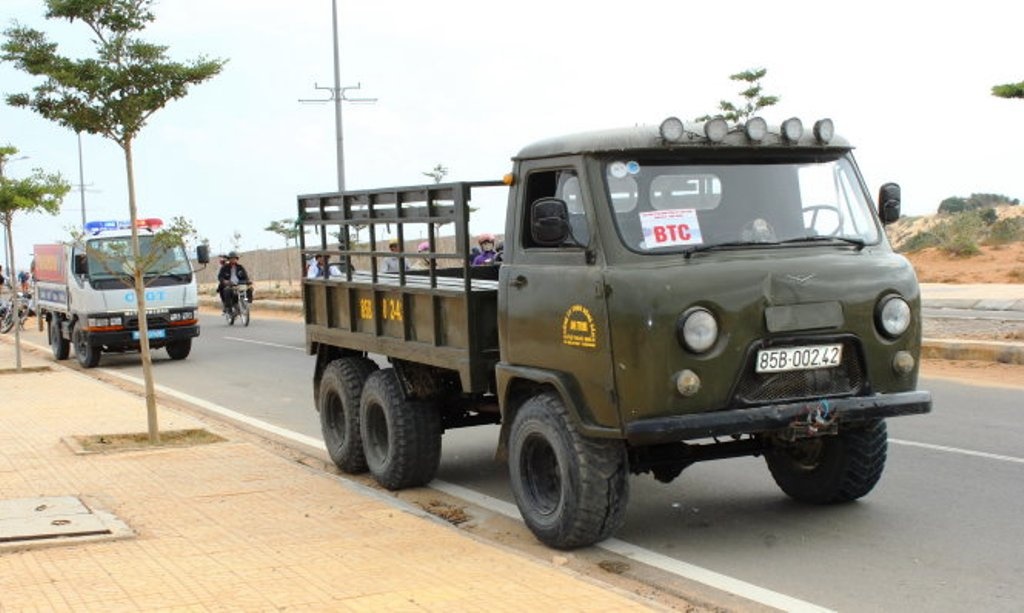 Ôtô của ban tổ chức đoàn đua gây tai nạn.