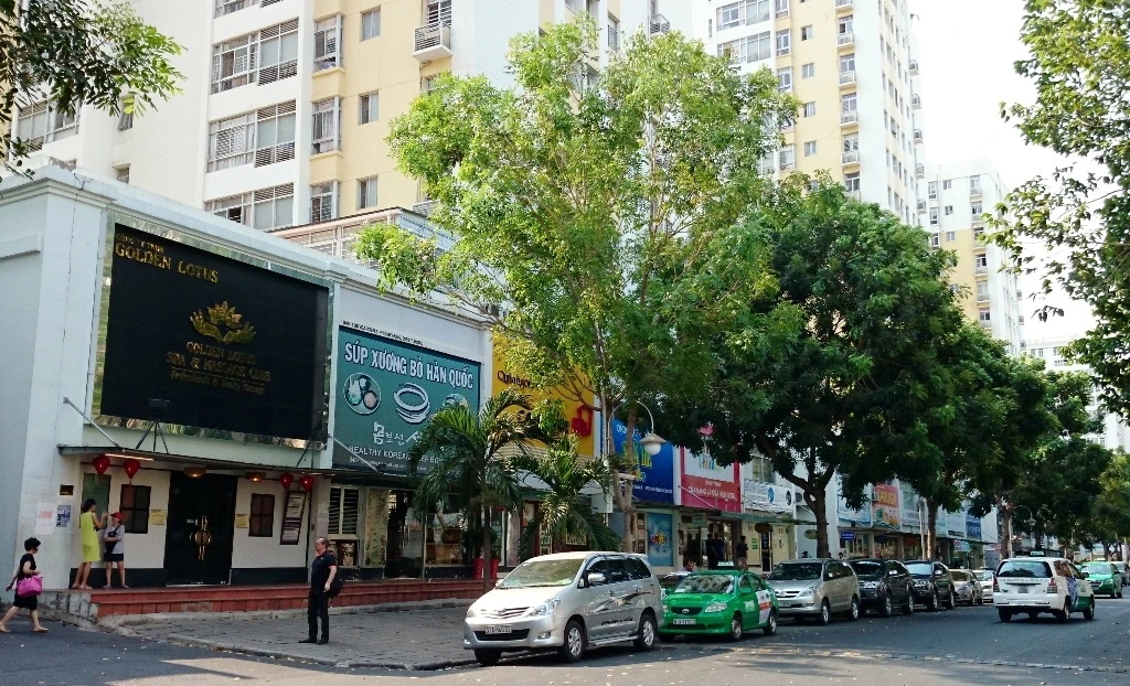 Bãi đậu xe trước chung cư Sky Garden, nơi xảy ra vụ việc.