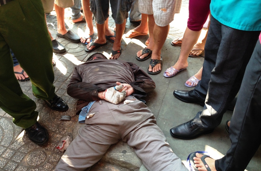 Nghi can Lương bị người dân đánh nhập viện.