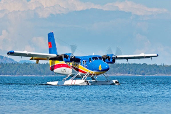 Phong toa vung bien 2 chiec Su-22 roi gan nhau hinh anh