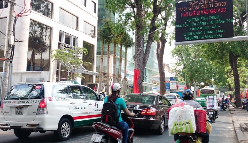Hoan cam duong vao khu trung tam Sai Gon hinh anh