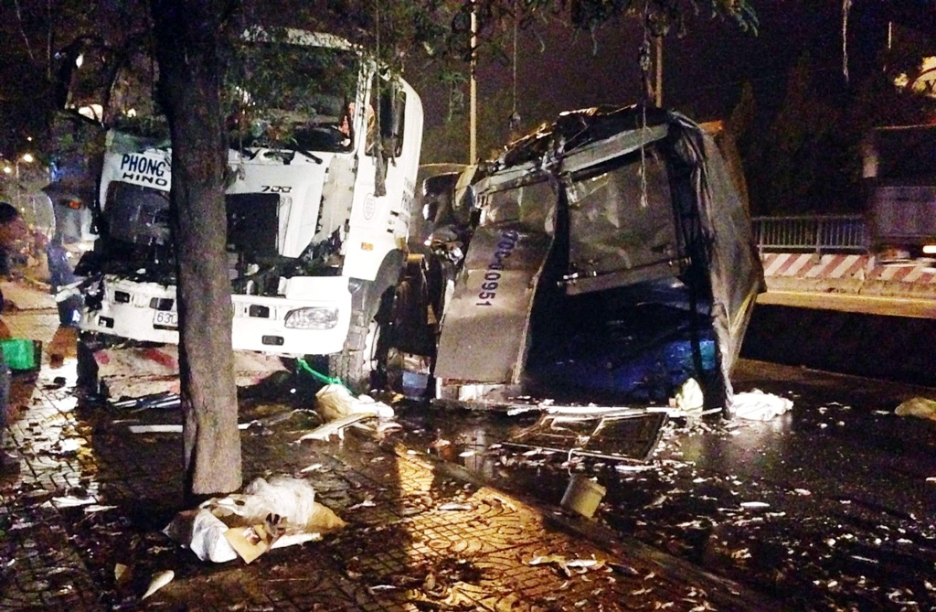 Xe dau keo tong tu vong thuong uy canh sat dang lam nhiem vu hinh anh