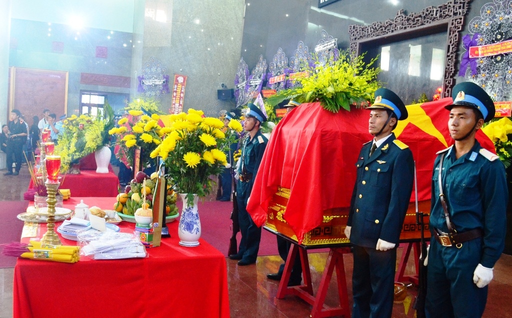 Truy dieu hai phi cong Su-22 hy sinh tren bien Phu Quy hinh anh