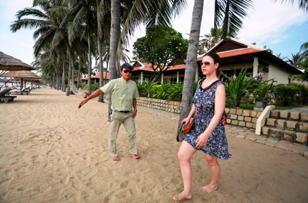 Phat khu nghi mat khong cho nguoi dan di tren bai bien hinh anh