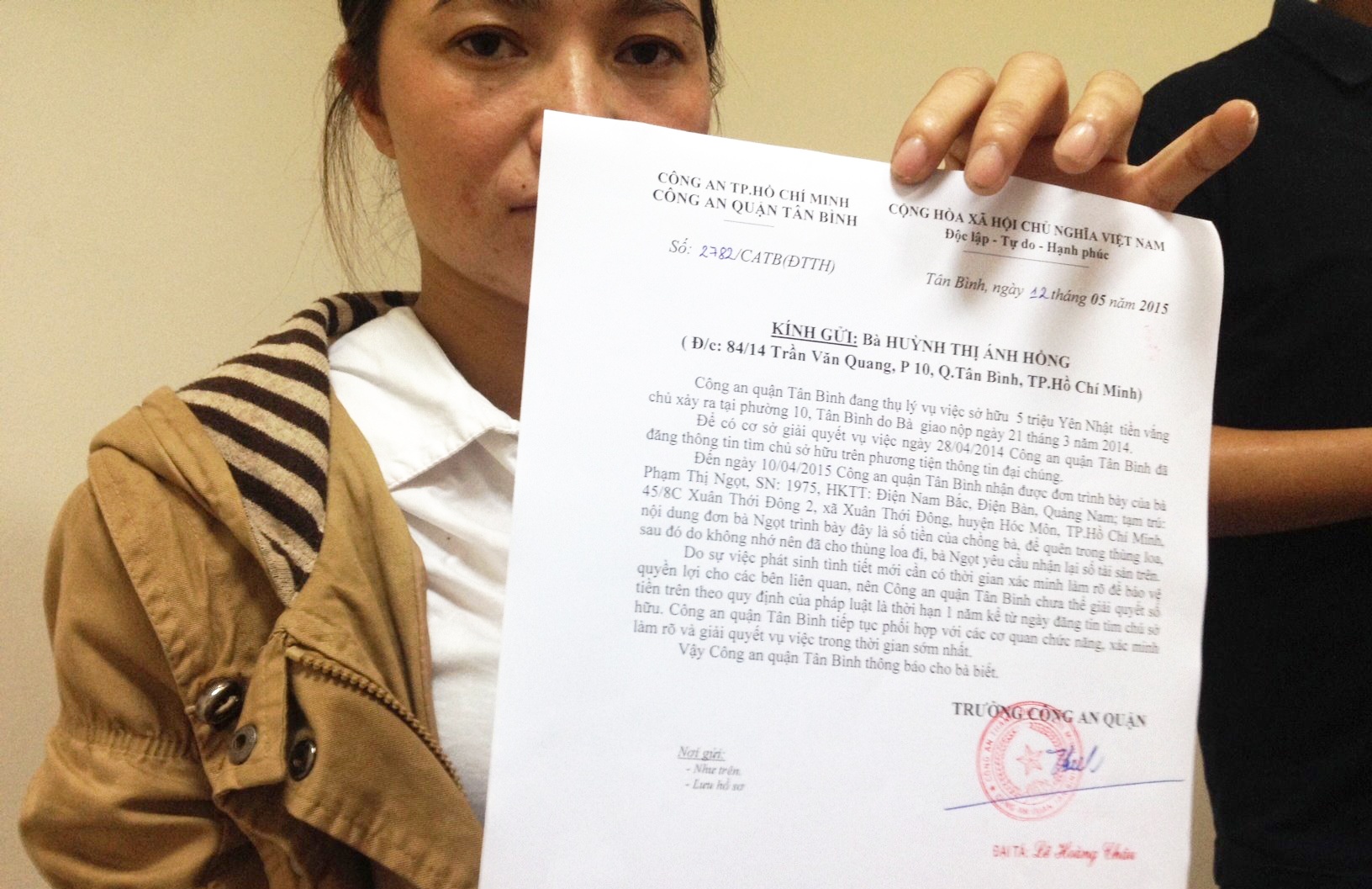 Cong an chua tra 5 trieu yen cho nguoi mua ve chai hinh anh