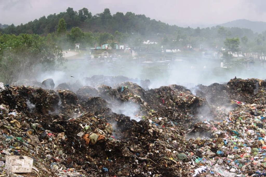 Bai rac khong lo lam 'kho nguoi song, quay nguoi chet' hinh anh