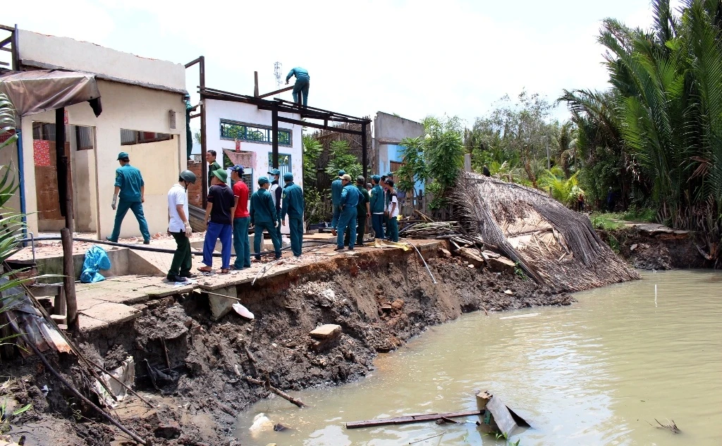 Sat lo o Sai Gon, hang chuc nguoi thao chay giua khuya hinh anh