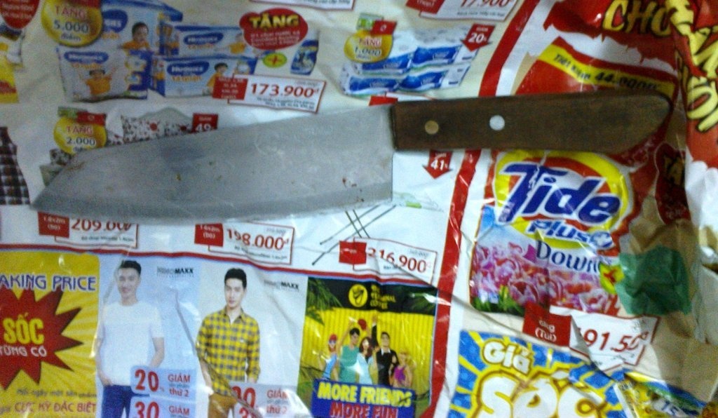 Con dao Diệp lấy từ quán nước mía, chém anh Lâm trọng thương.