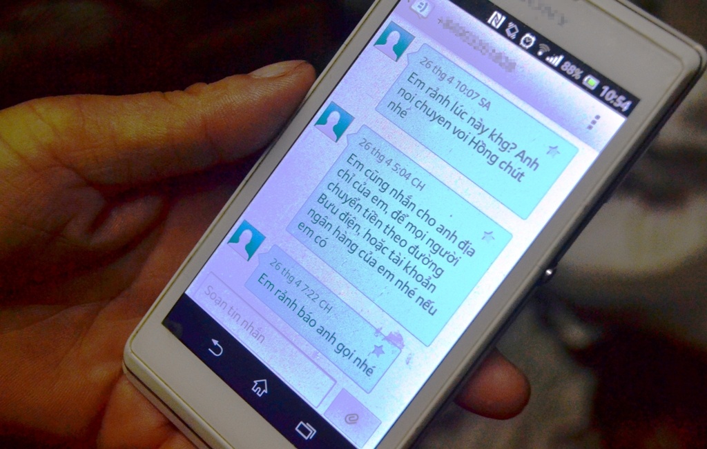 Những tin nhắn được cho là từ số điện thoại của ông L gửi cho chị Hồng.