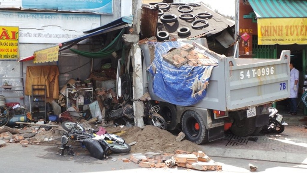 Chuyen vu xe ben tong chet 2 nguoi len Cong an TP HCM hinh anh