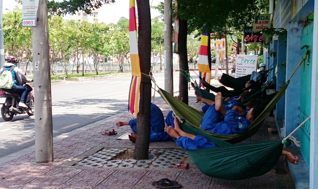 Nguoi Sai Gon tim bong ram tranh nang hinh anh