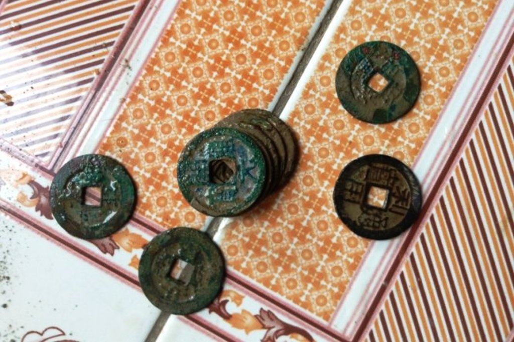 Một số đồng xu tiền cổ anh Hải đào được.