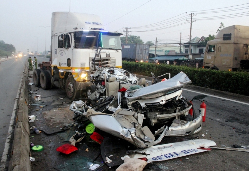 Vụ tai nạn xảy ra lúc 4h ngày 31/5 trên quốc lộ 1A, đoạn qua đoạn trước khu chế xuất Linh Trung, phường Linh Trung, quận Thủ Đức, TP HCM.