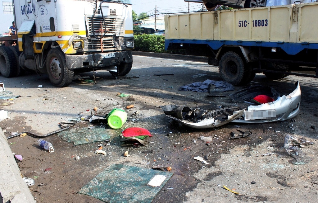 Đến hơn 9h cùng ngày, hiện trường vụ tai nạn được giải quyết xong.