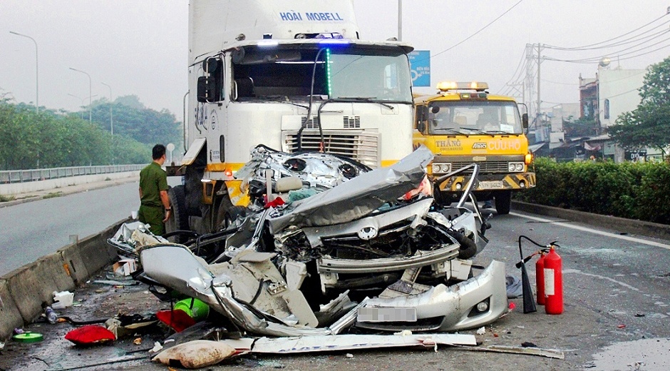Noi dau hai gia dinh vu tai nan 5 nguoi chet o Sai Gon hinh anh