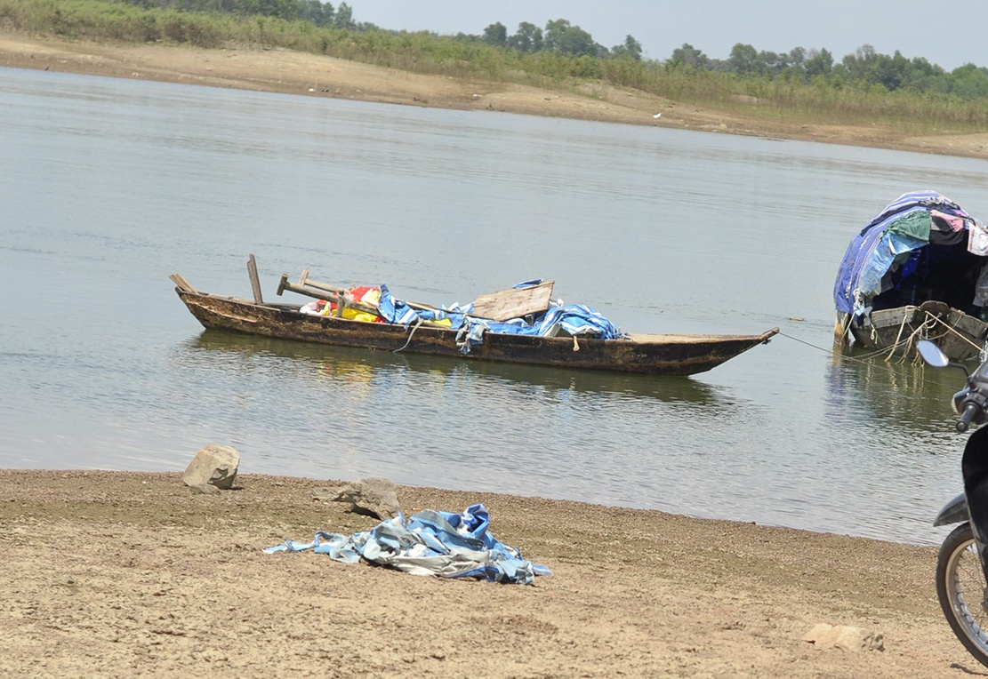 Lat thuyen tren ho thuy dien, 3 tre em tu vong hinh anh