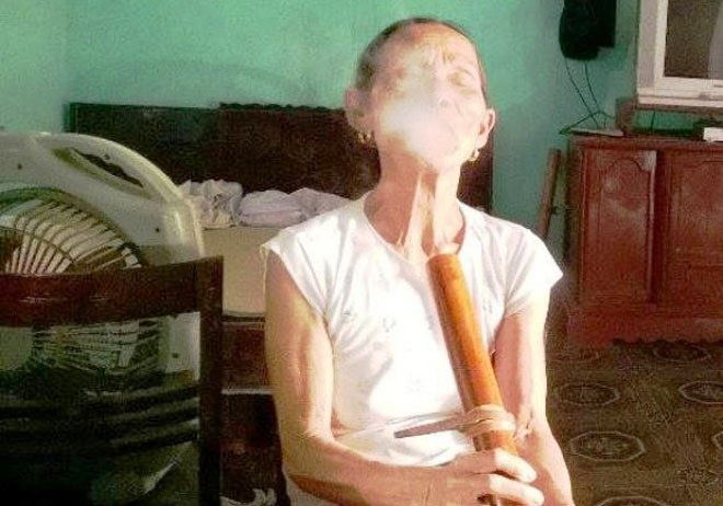 Ve noi phu nu khong hut thuoc lao... khong lay duoc chong hinh anh