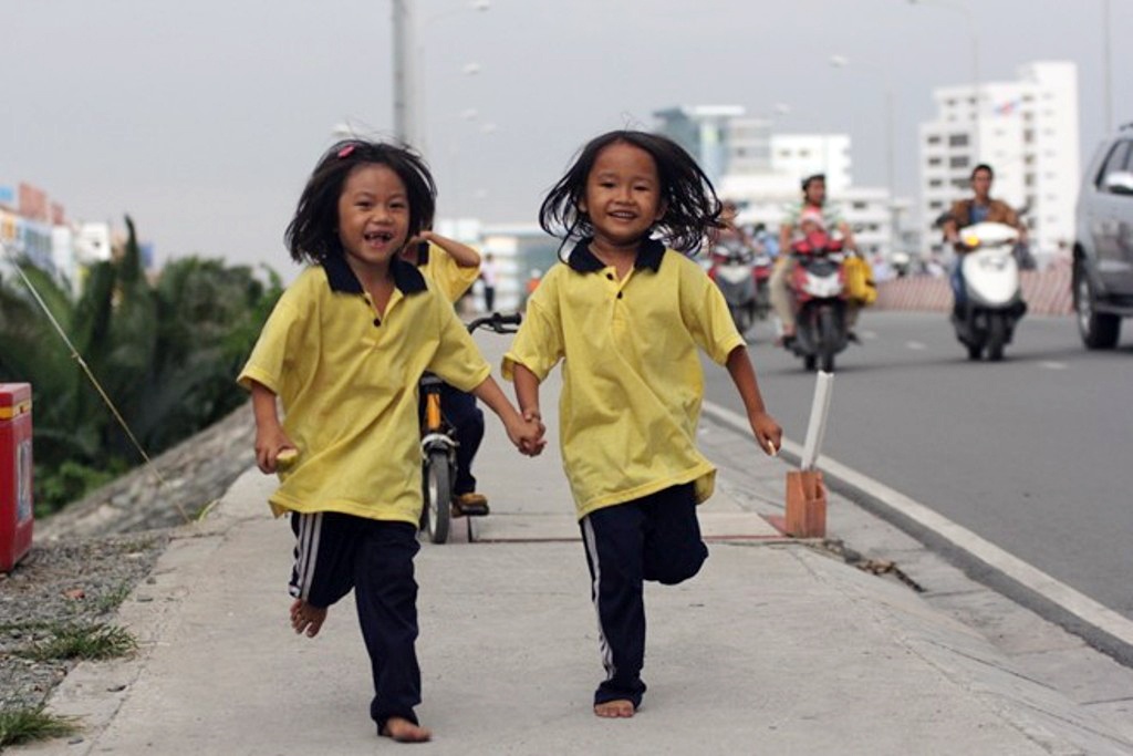 Hai bé gái Huyền - Thoại con anh Tuấn thời điểm năm 2014. Ảnh: Như Quỳnh.