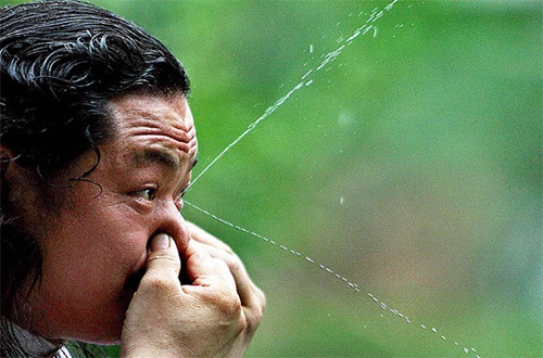 Gap 'di nhan' ban sua, bom ruot xe hoi bang mat hinh anh