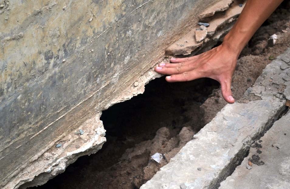 Mat duong lun nut tren dai lo Vo Van Kiet hinh anh