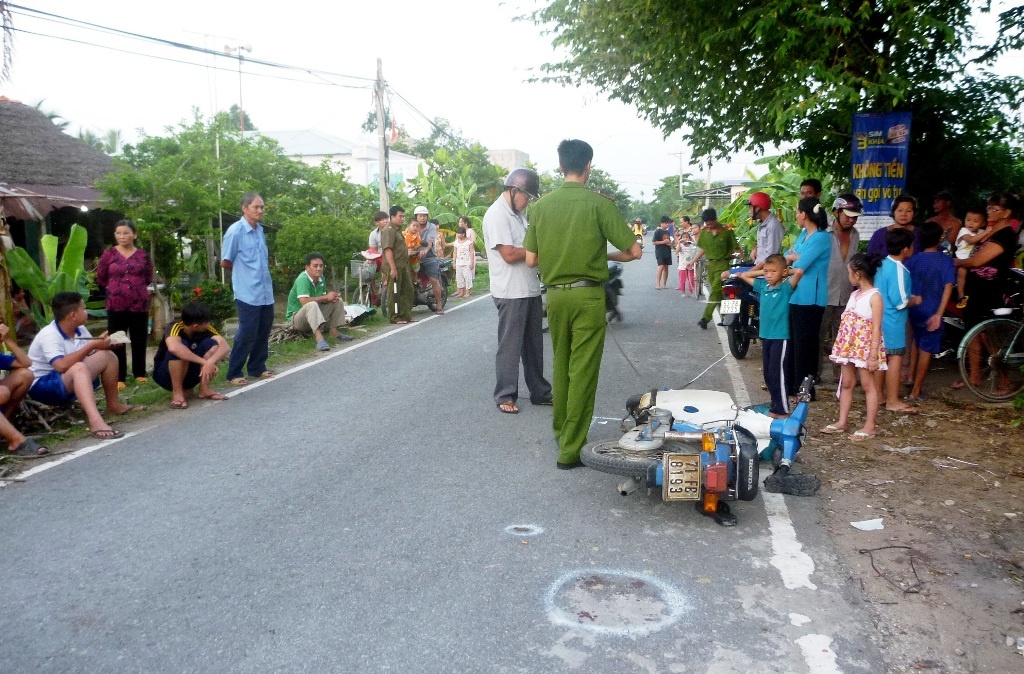 Ông Lân tử vong do bị thương quá nặng, còn bà Liên vẫn đang được cấp cứu.