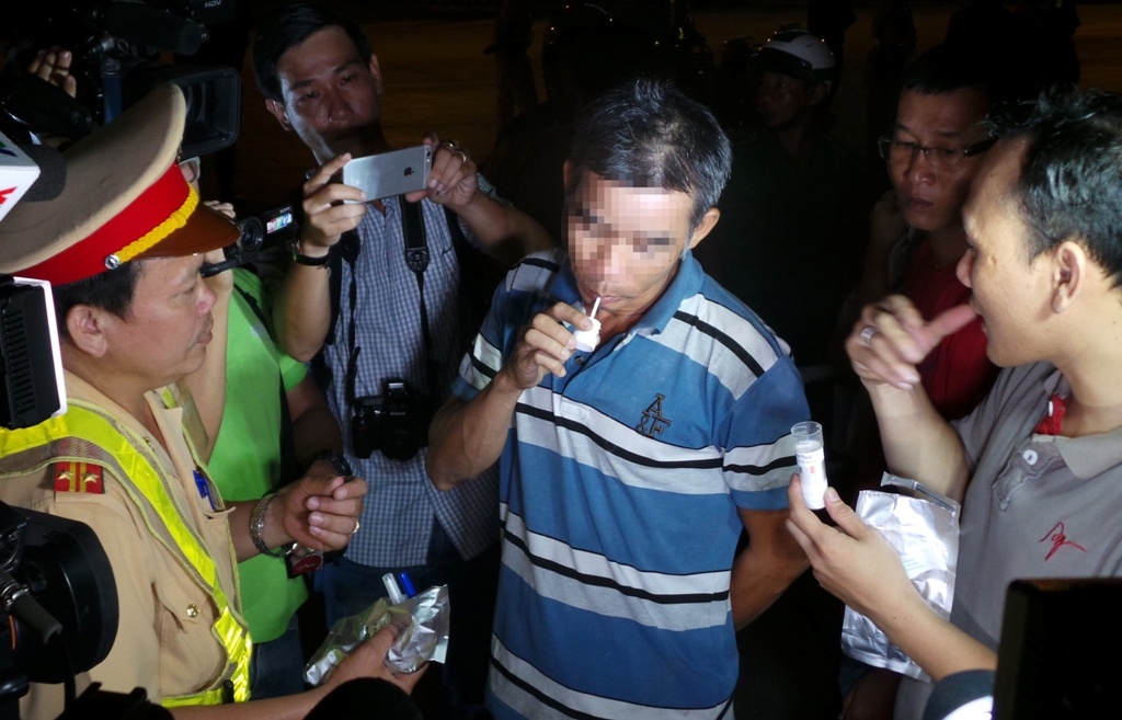 Hon 100 cong an kiem tra tai xe su dung ma tuy hinh anh