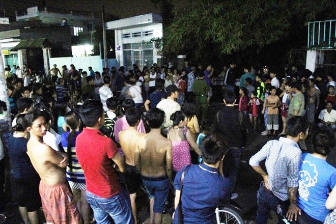 Mua lon cuon troi nguoi phu nu o Sai Gon hinh anh