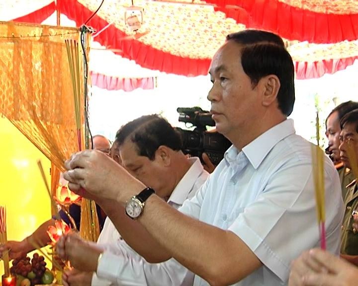 Bo truong Cong an thap huong 6 nan nhan vu tham sat hinh anh