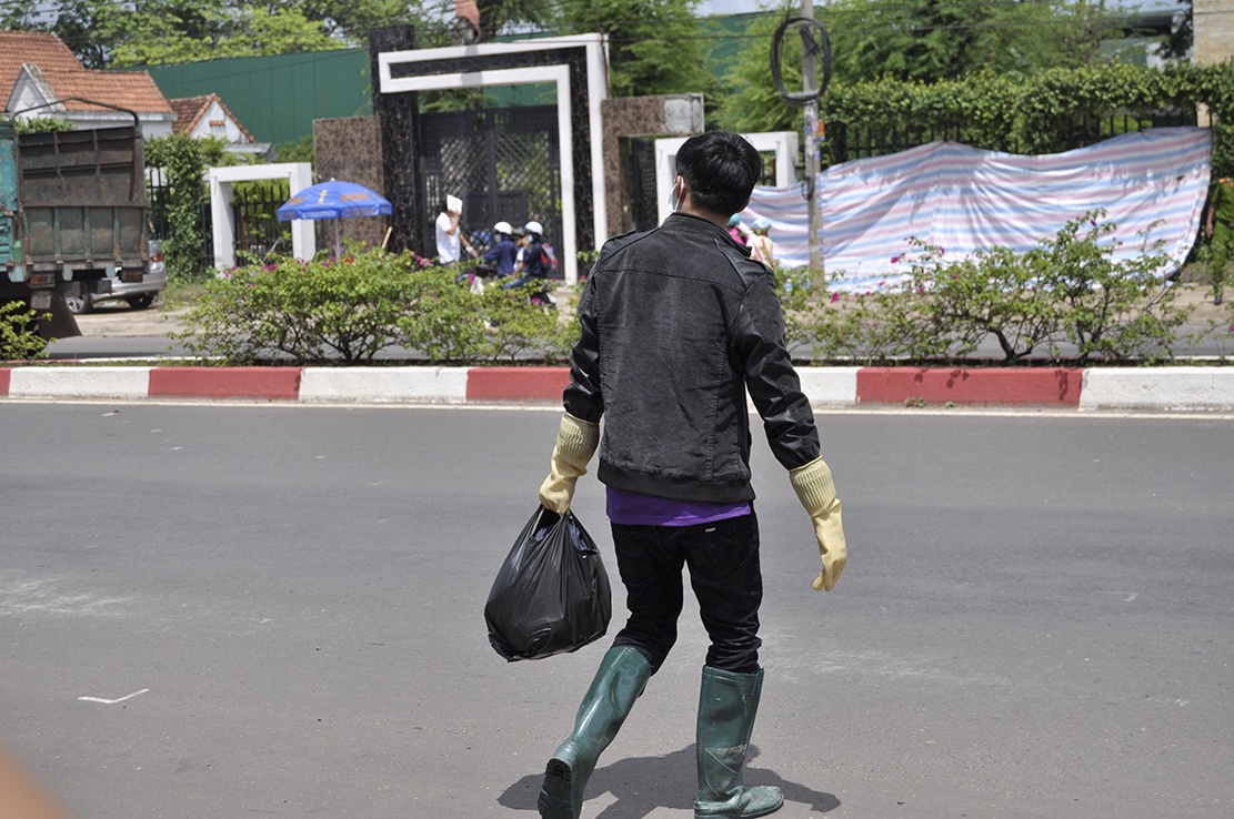 Nhiều nghi vật được tìm thấy trong sáng 10/7. 