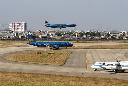 Set danh hong mot  duong bang san bay Tan Son Nhat hinh anh