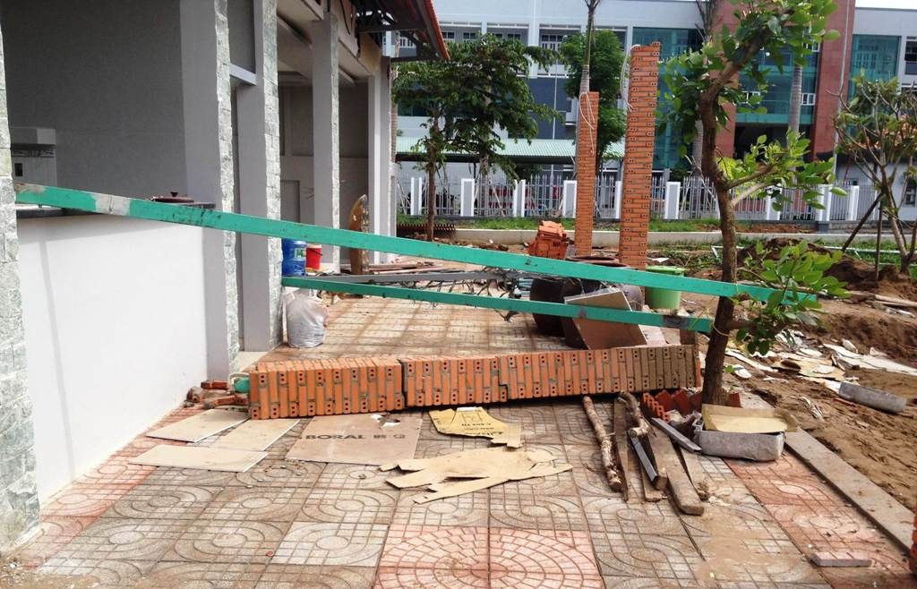 Tru betong do sap, de chet mot phu nu o Sai Gon hinh anh