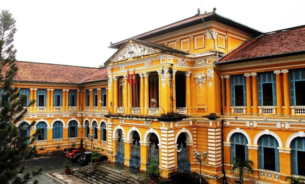 Toa nha can 320 ty trung tu dang xuong cap the nao? hinh anh