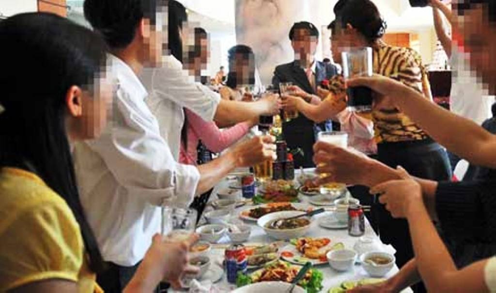 Nhiều tiệc rượu không thể thiếu vắng sự có mặt của những nữ PG rượu.