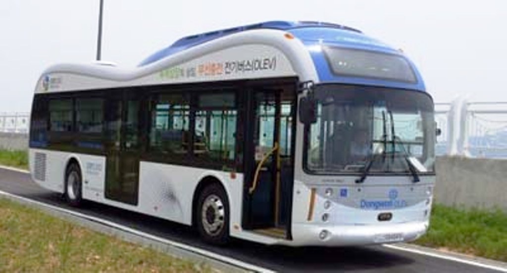 Thay the xe buyt bang xe dien o trung tam Sai Gon hinh anh