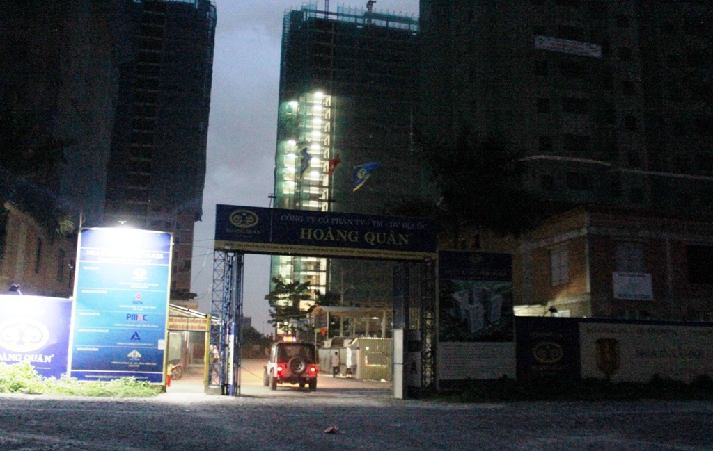 Hai cong nhan nga tu lau 12 o Sai Gon hinh anh