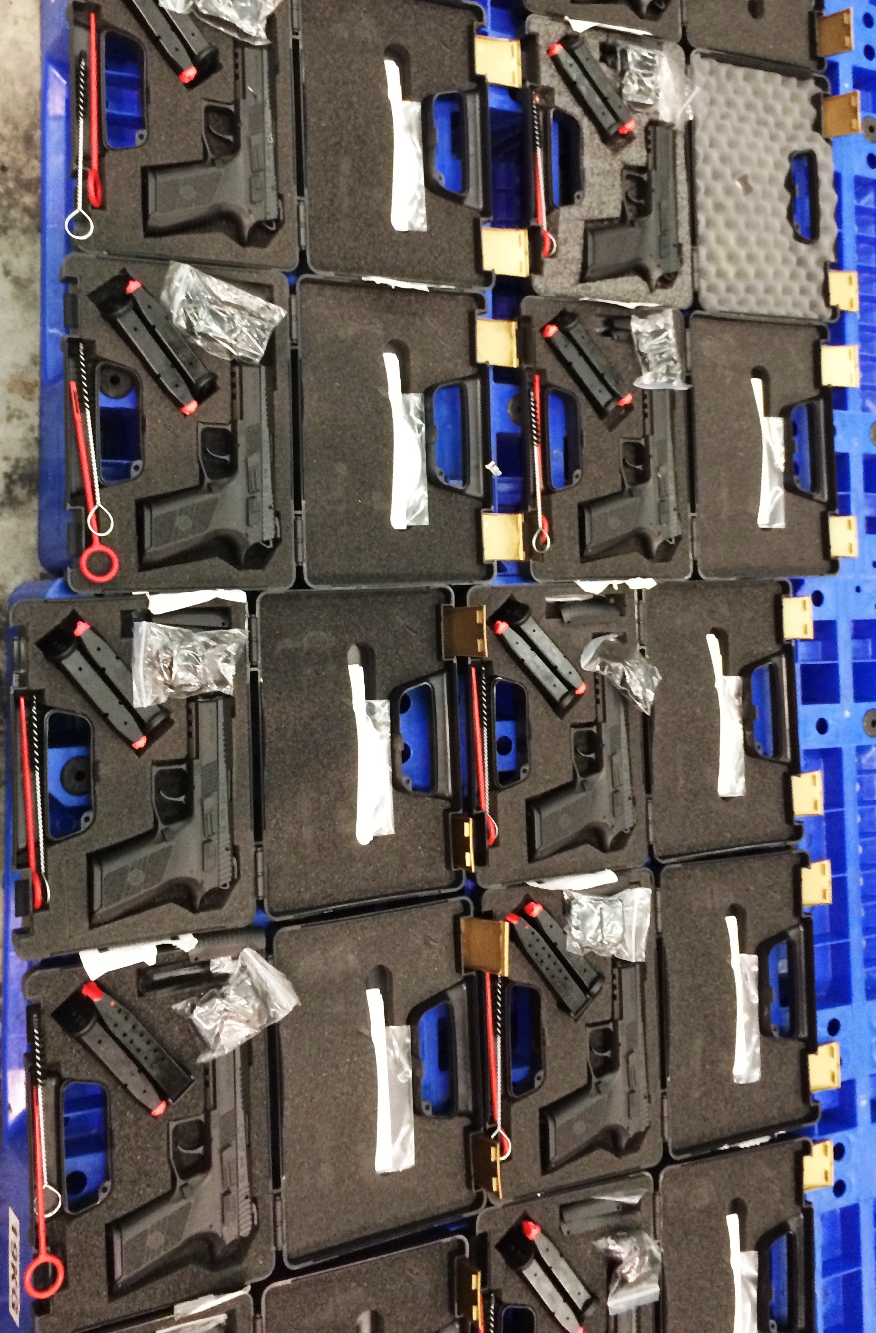 Thu 94 sung, gan 500 bang dan o san bay Tan Son Nhat hinh anh