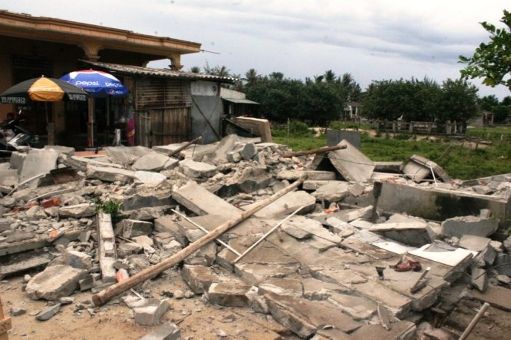 Tuong nha sap de chet mot bac si hinh anh