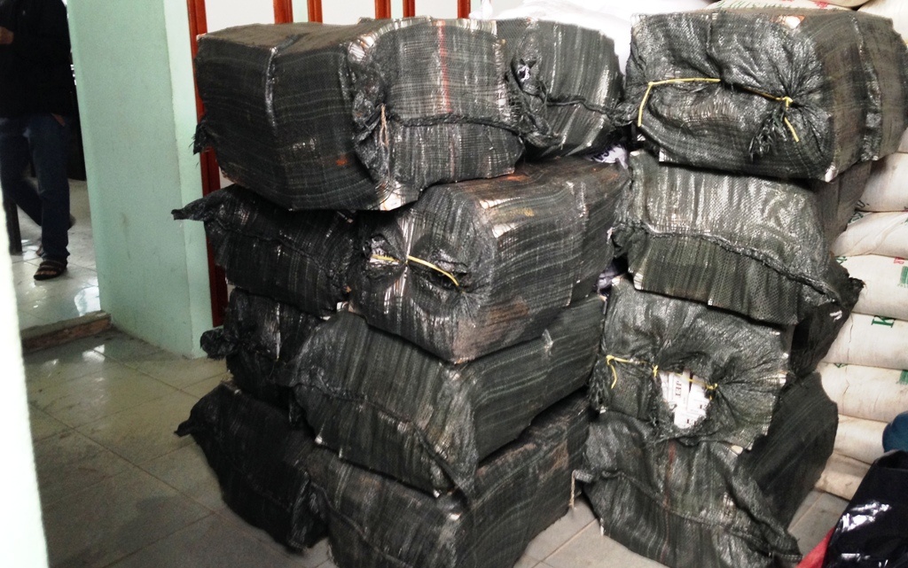 Trinh sat nhay cau, bat xuong may cho thuoc la lau hinh anh