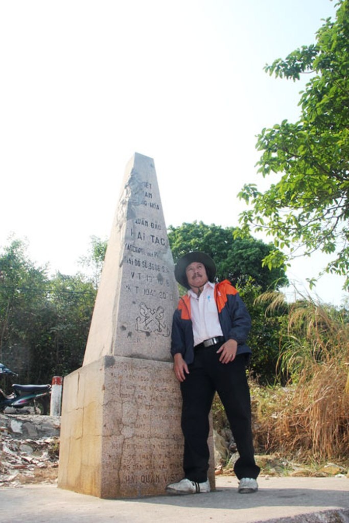 Cột mốc đảo Hải Tặc.