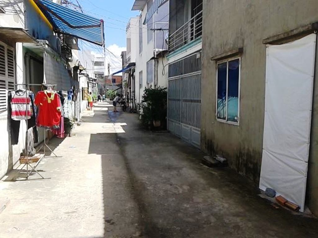 Ngan danh hang xom, nguoi dan ong bi con do dam nhap vien hinh anh