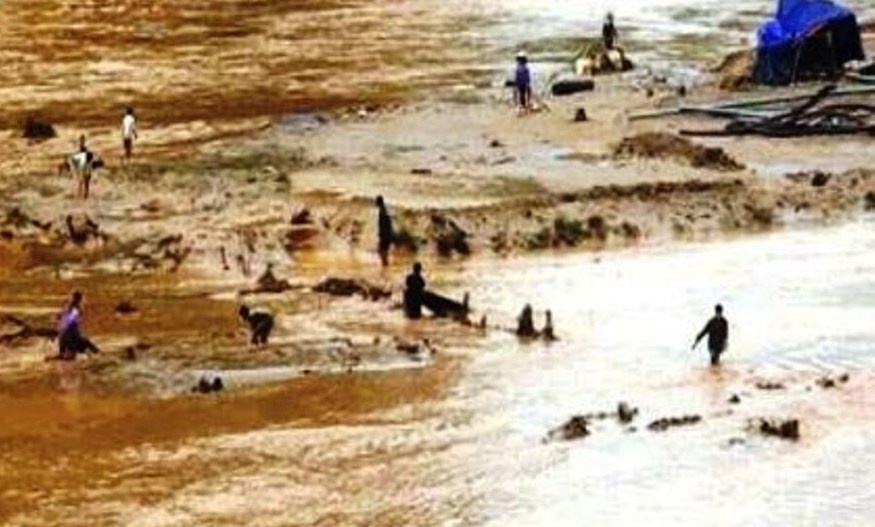 Mua lu bat ngo, 2 nguoi chet hinh anh